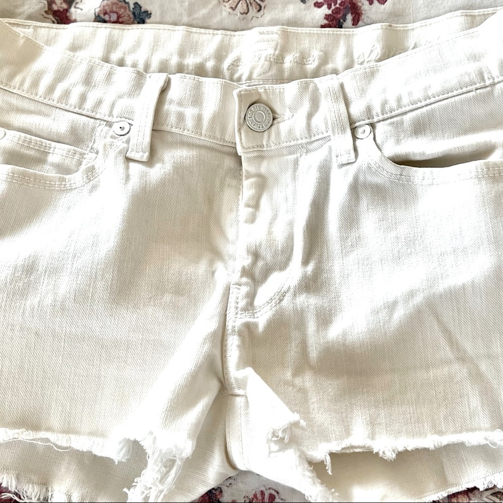 7 for all mankind white shorts. Size 27. Worn a few times. They are short shorts